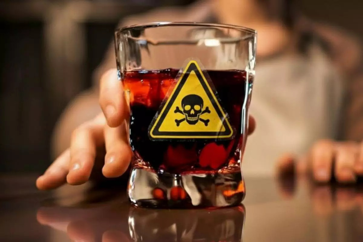 Buscas por “metanol” disparam: tema está entre os mais procurados no Brasil